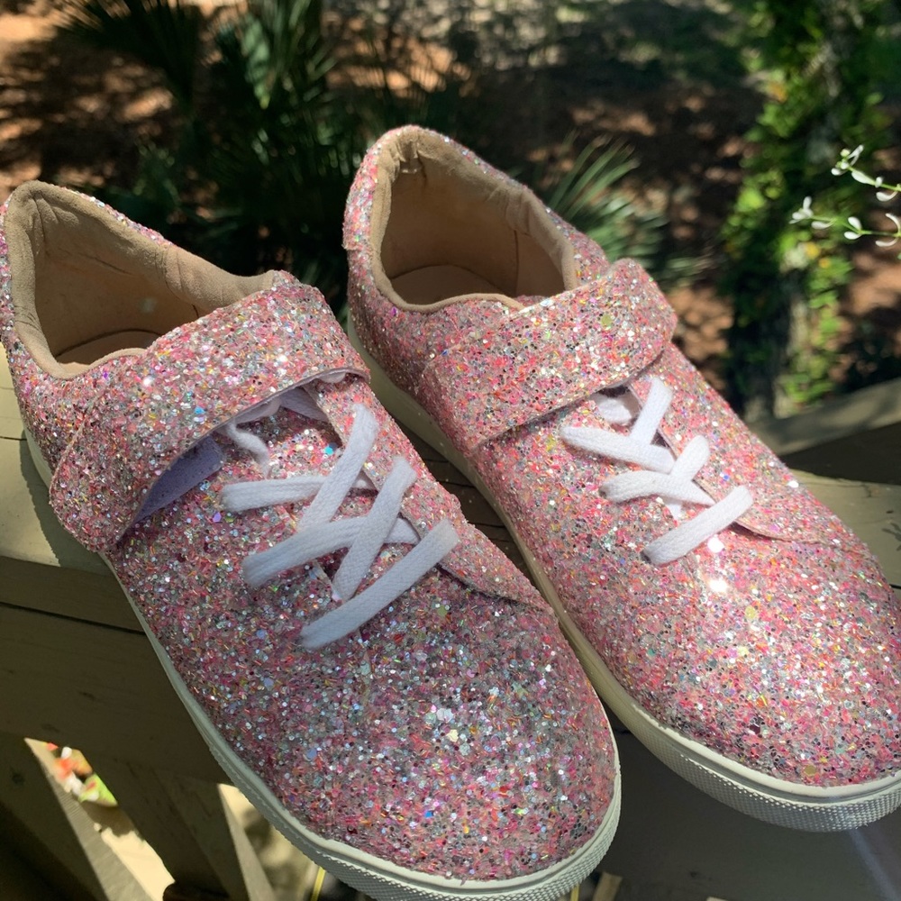 ⭐️⭐️Two By Vince Camuto Sparkle tennis Shoes SZ 3⭐️⭐️ - Picture 1 of 8